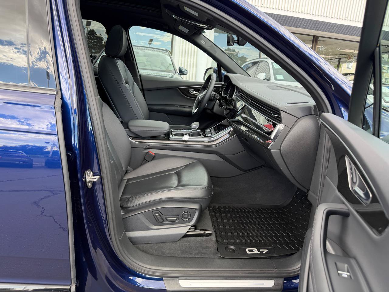 Used 2023 Audi Q7 2.0T Premium Plus w/ Premium Plus Package AWD/4WD image 21