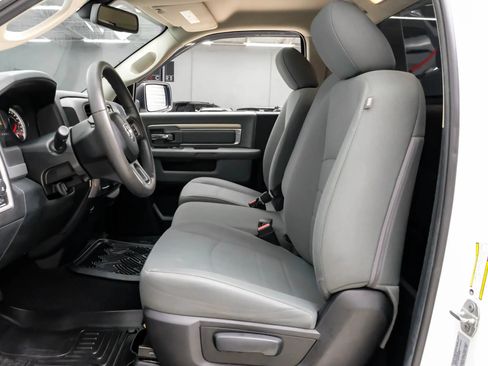 Used 2017 RAM 1500 Express RWD image 3
