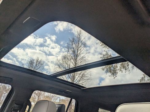 Used 2021 GMC Yukon SLT w/ Rear Media and Nav Package image 9