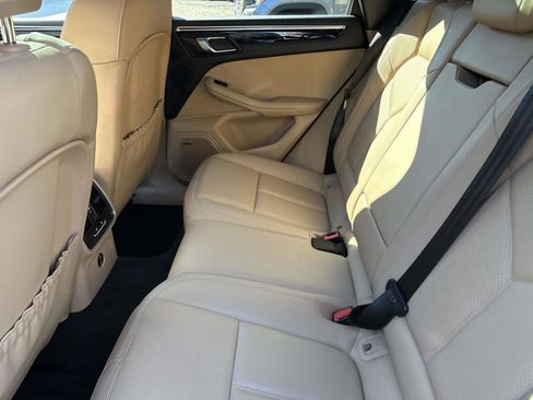 Used 2022 Porsche Macan image 30
