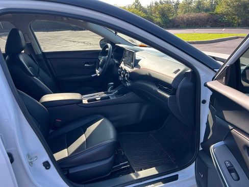 Used 2024 Nissan Sentra SR w/ SR Premium Package FWD image 10