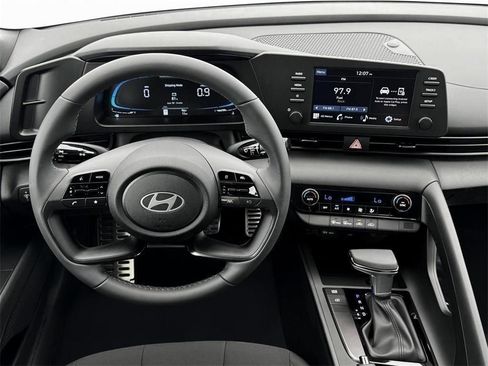 Used 2025 Hyundai Elantra Sport FWD image 17