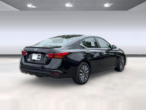 Used 2025 Nissan Altima 2.5 SV FWD image 9