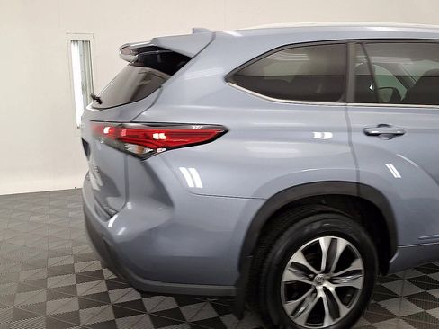 Certified 2023 Toyota Highlander XLE image 4