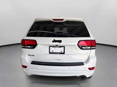Used 2017 Jeep Grand Cherokee Altitude AWD/4WD image 8