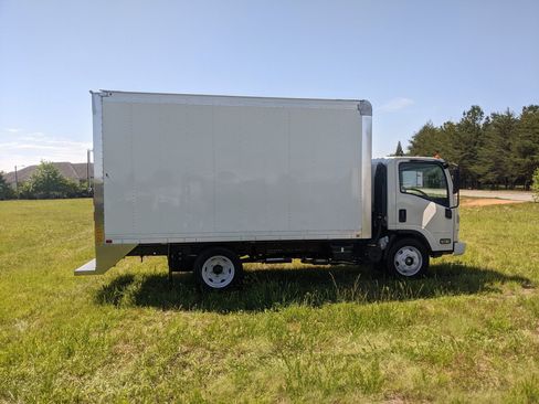 New 2025 Chevrolet Low Cab Forward image 9