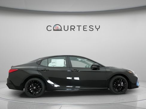 Used 2026 Toyota Camry SE FWD image 20