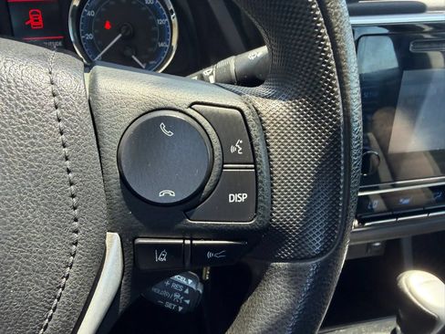 Used 2018 Toyota Corolla LE FWD image 19