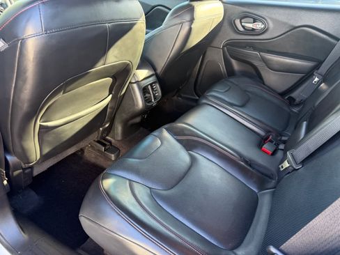 Used 2016 Jeep Cherokee Trailhawk w/ Comfort/Convenience Group image 18