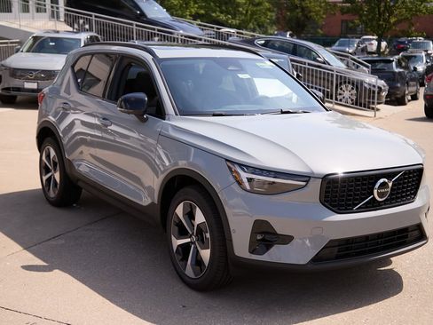 New 2026 Volvo XC40 B5 Plus w/ Protection Package Premier image 4