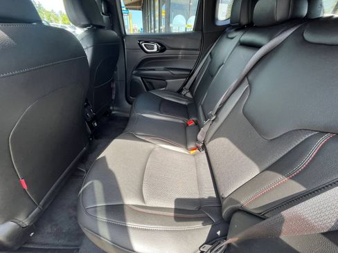 Used 2025 Jeep Compass Trailhawk AWD/4WD image 25