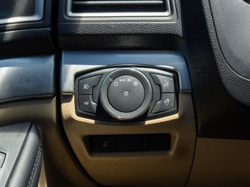 Used 2017 Ford Explorer XLT w/ Equipment Group 202A FWD image 27