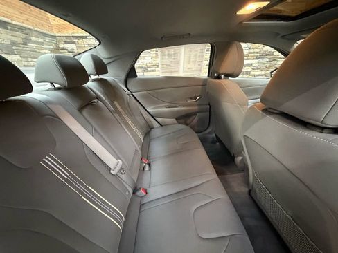 Used 2022 Hyundai Elantra SEL w/ Convenience + Premium Package image 31