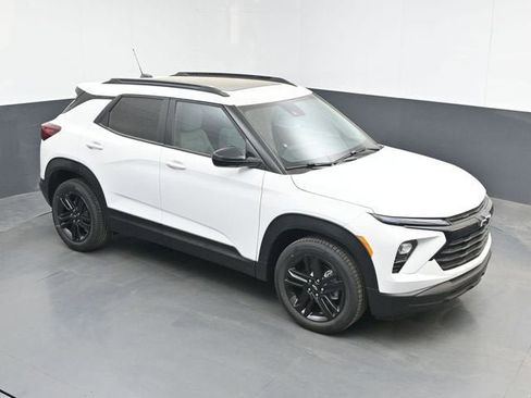 New 2026 Chevrolet TrailBlazer LT w/ Midnight Edition FWD image 1