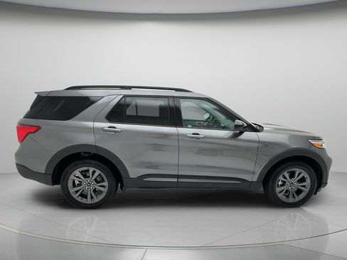 Used 2024 Ford Explorer XLT w/ Equipment Group 202A AWD/4WD image 6