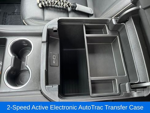 Certified 2024 Chevrolet Suburban Premier image 30