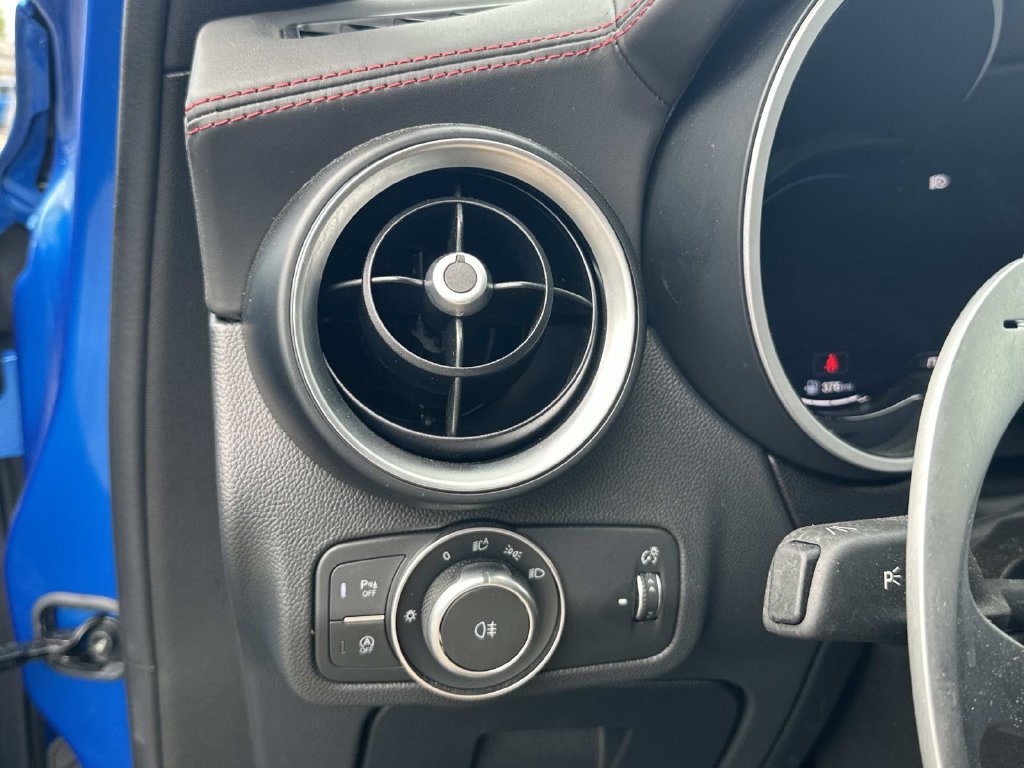 Used 2024 Alfa Romeo Stelvio AWD image 30