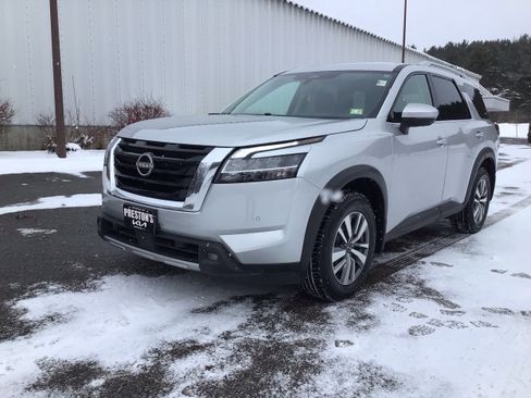 Used 2022 Nissan Pathfinder SL image 3