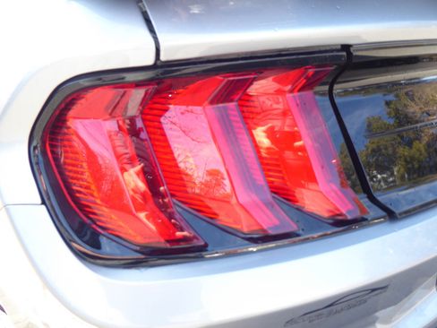 Used 2021 Ford Mustang Shelby GT500 w/ Technology Package image 17