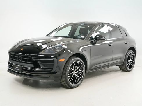 Certified 2026 Porsche Macan AWD/4WD image 1