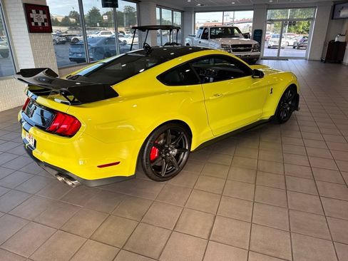 Used 2021 Ford Mustang Shelby GT500 w/ Carbon Fiber Track Pack RWD image 8