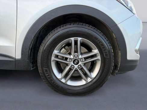 Used 2018 Hyundai Santa Fe Sport image 9