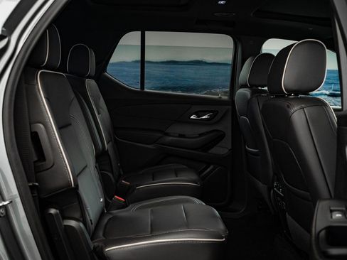 Used 2023 Chevrolet Traverse Premier image 45