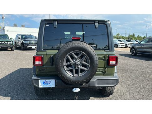 Used 2024 Jeep Wrangler Unlimited Sport AWD/4WD image 4