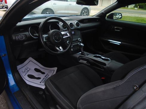 Used 2020 Ford Mustang Coupe RWD image 9