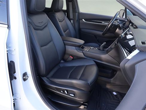 Used 2023 Cadillac XT6 Premium Luxury image 21