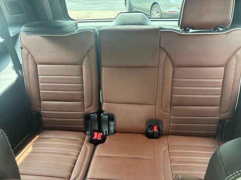 Used 2023 GMC Yukon Denali Ultimate AWD/4WD image 13