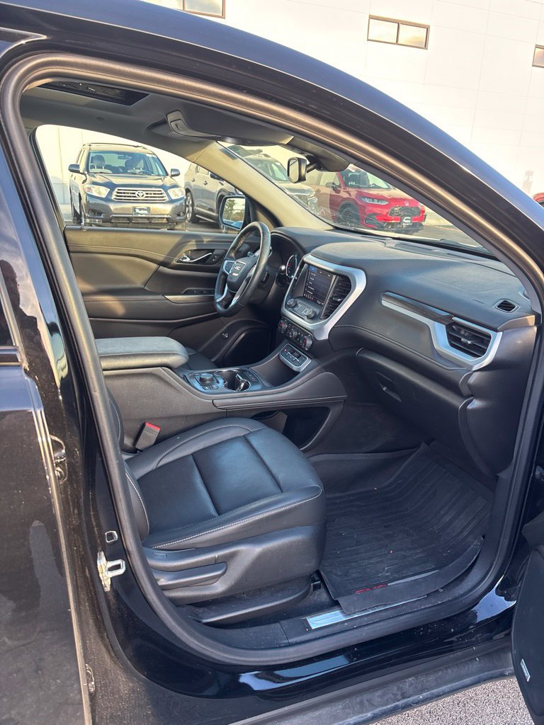 Used 2023 GMC Acadia SLT w/ Elevation Edition FWD image 9