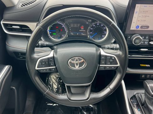Used 2023 Toyota Highlander Bronze Edition w/ Protection Package #3 (TMS) FWD image 14