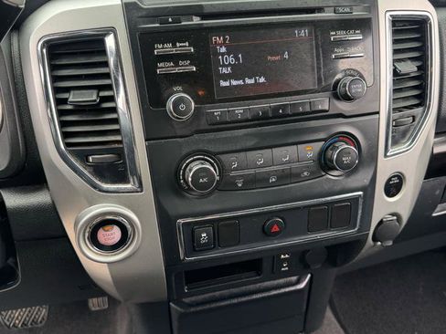 Used 2017 Nissan Titan SV image 14