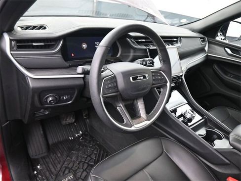 Used 2025 Jeep Grand Cherokee Limited w/ MOPAR Finishing Package image 18