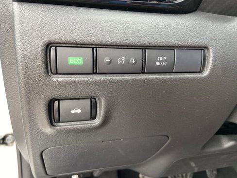 Used 2023 Nissan Sentra SV image 43