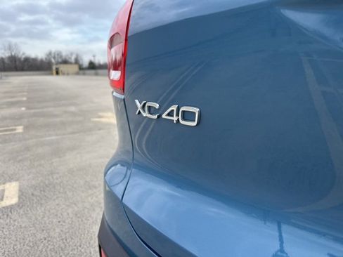 Certified 2025 Volvo XC40 B5 Core image 37