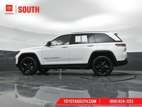 Used 2023 Jeep Grand Cherokee Limited w/ Luxury Tech Group II AWD/4WD image 48