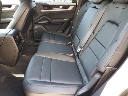 Used 2024 Porsche Cayenne image 12