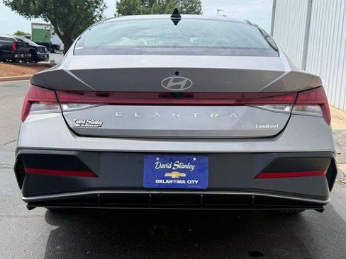 Used 2025 Hyundai Elantra Limited FWD image 15