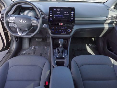 Used 2022 Hyundai Ioniq SE image 12