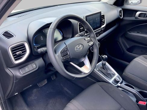 Used 2025 Hyundai Venue SEL FWD image 18