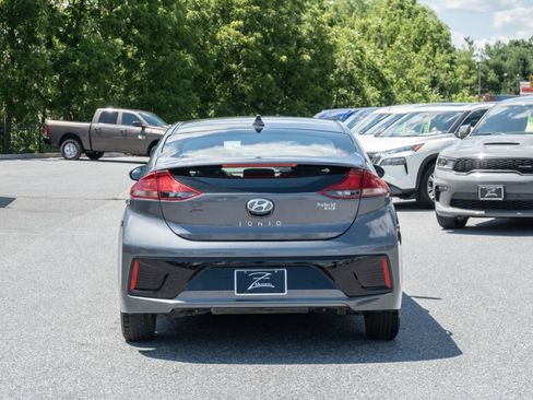 Used 2018 Hyundai Ioniq Blue FWD image 9