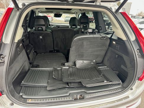Used 2018 Volvo XC90 T6 Momentum w/ Convenience Package image 9