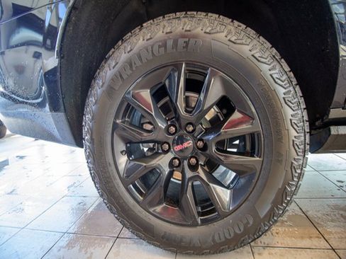 Used 2024 GMC Yukon AT4 w/ AT4 Premium Package image 26