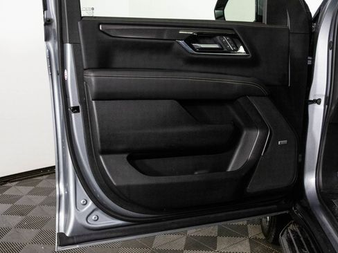 Used 2025 GMC Yukon Elevation image 32