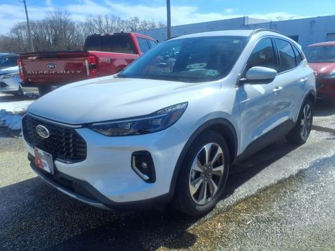 Used 2023 Ford Escape Platinum image 5