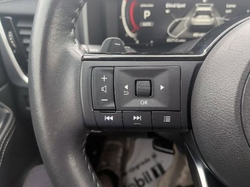 Used 2024 Nissan Rogue SL AWD/4WD image 26