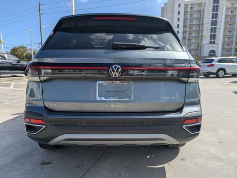 New 2026 Volkswagen Taos SE FWD image 5