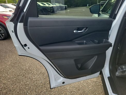New 2026 Nissan Pathfinder SL FWD image 15